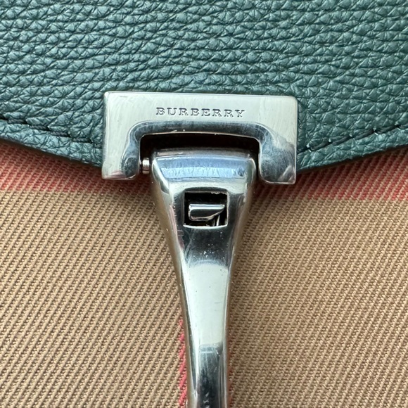 BURBERRY
PRE-LOVED 💕 MACKEN HOUSE CHECK DERBY LEATHER CROSSBODY BAG - Picture 4 of 12